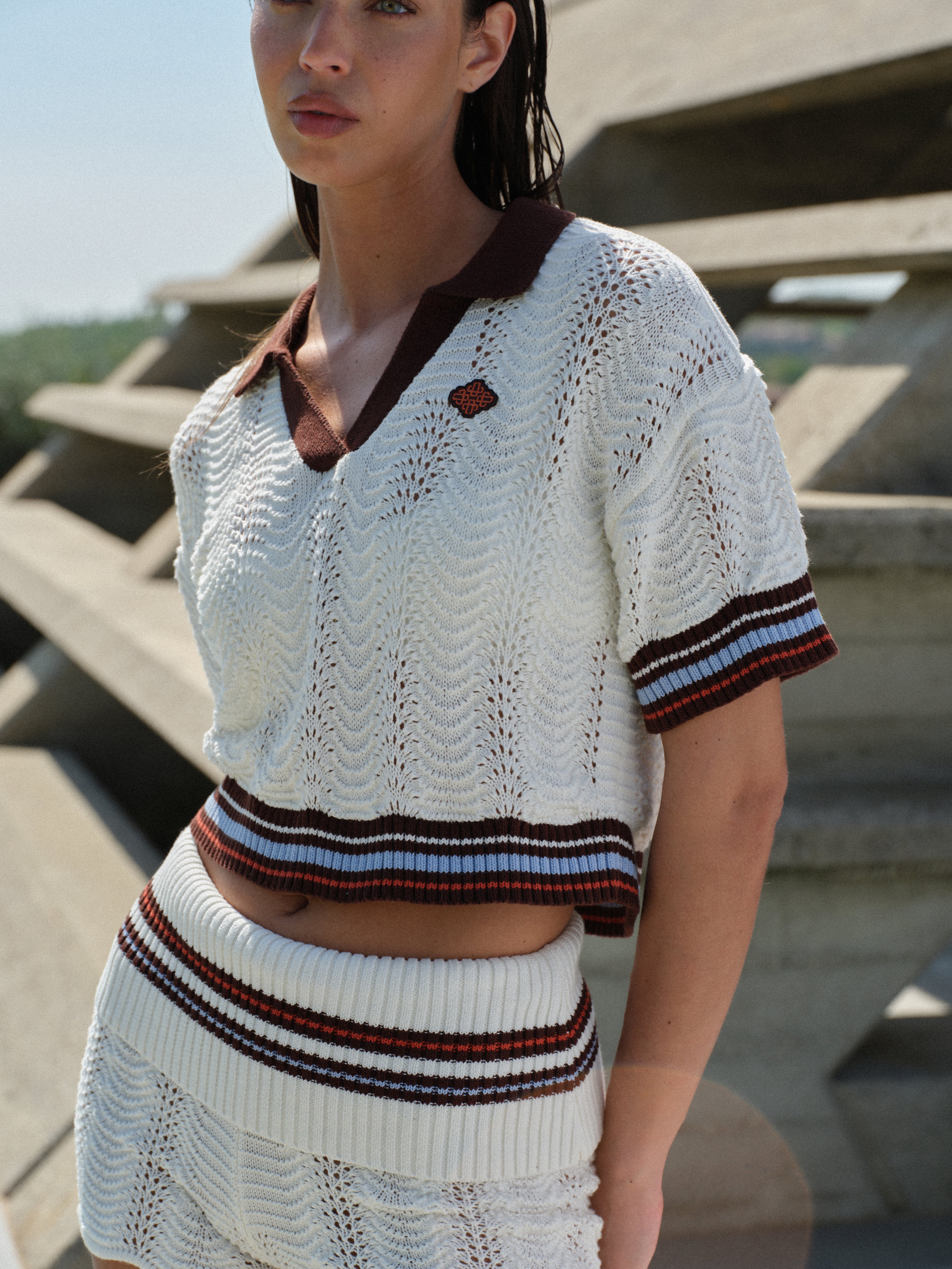 OPEN COLLAR CROCHET CROP SHIRT - CHOCOLATE