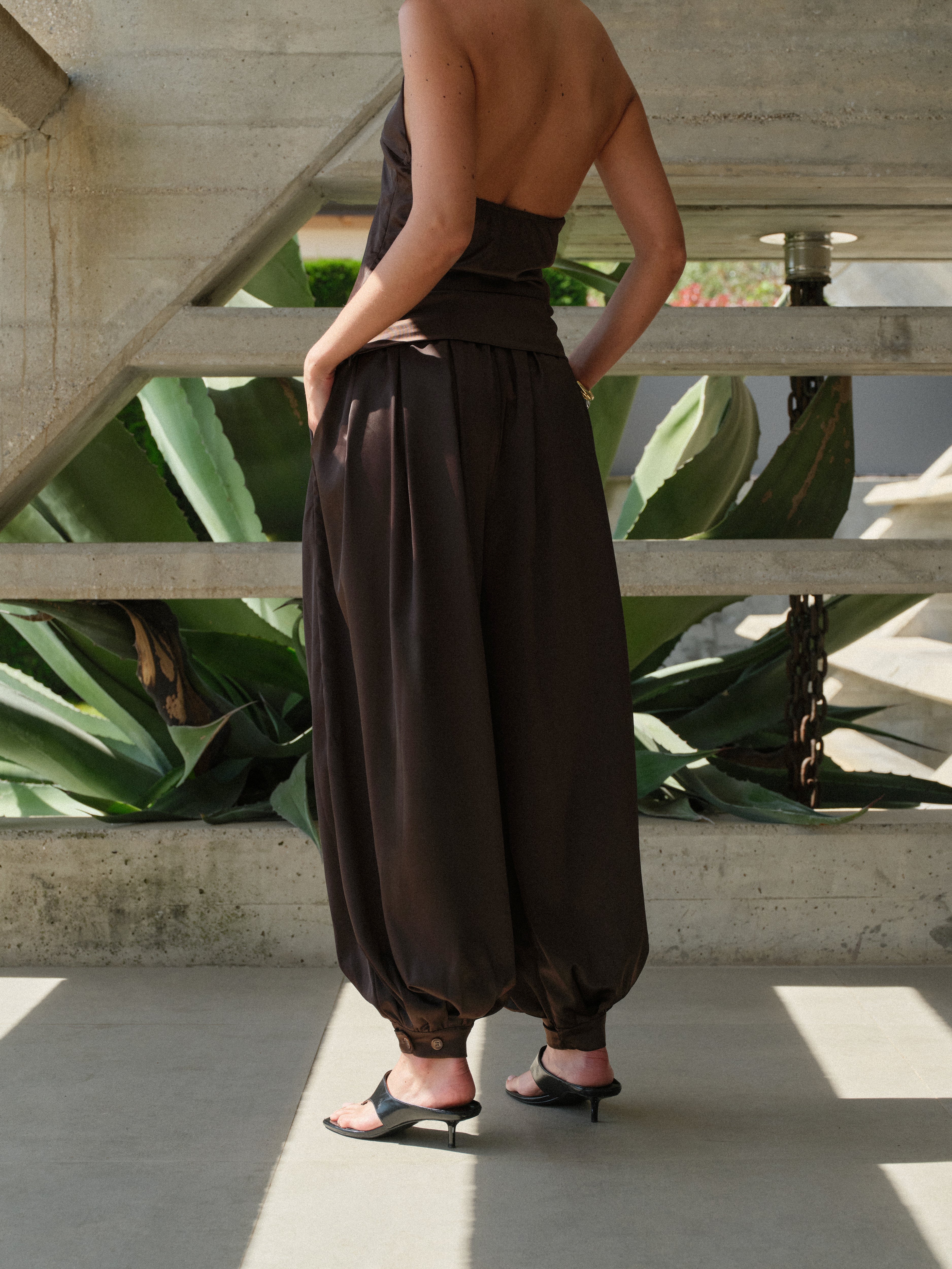 SATIN GATHERED BALLOON TROUSERS - CHOCOLATE