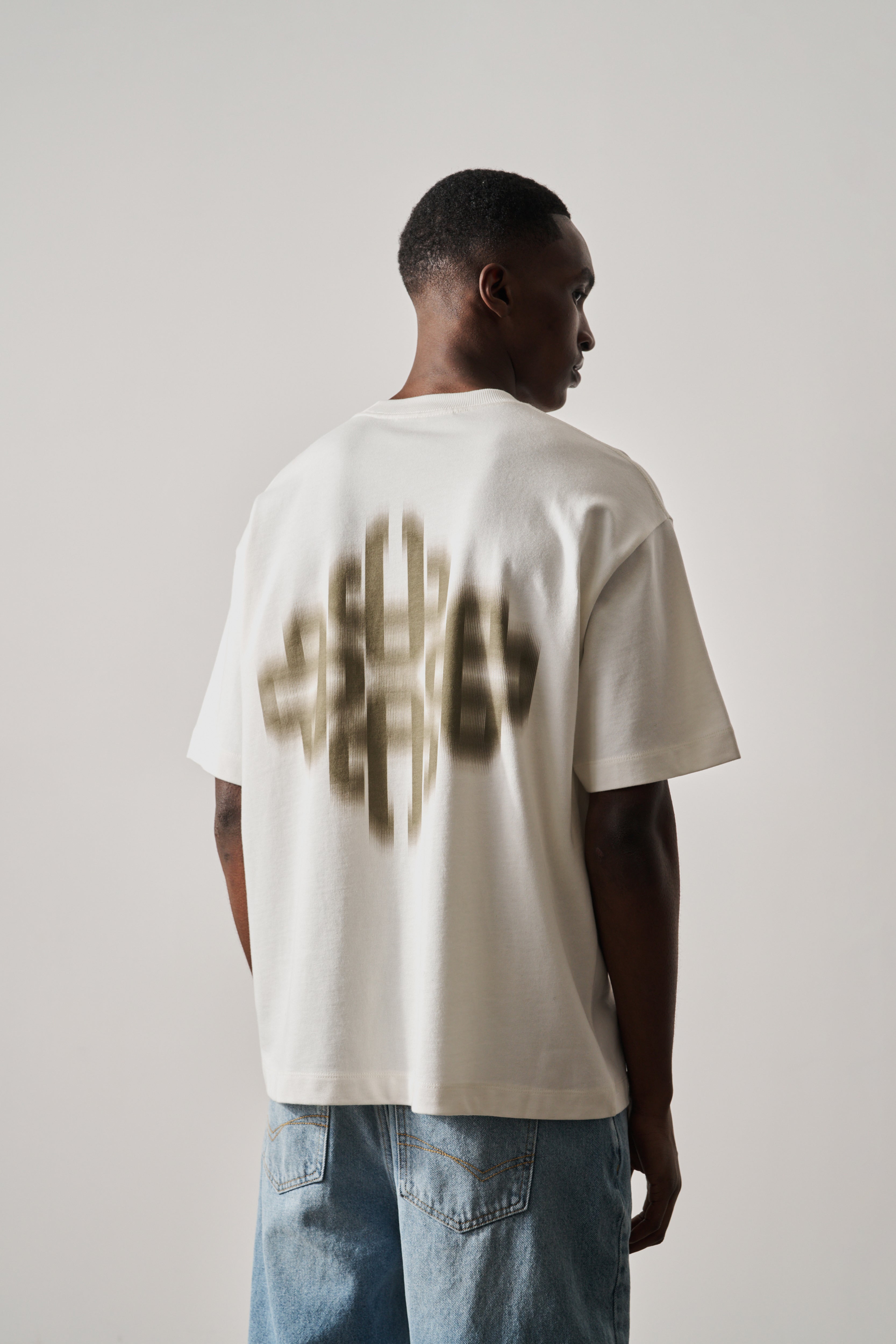 MOTION BLURRED EMBLEM T-SHIRT - KHAKI