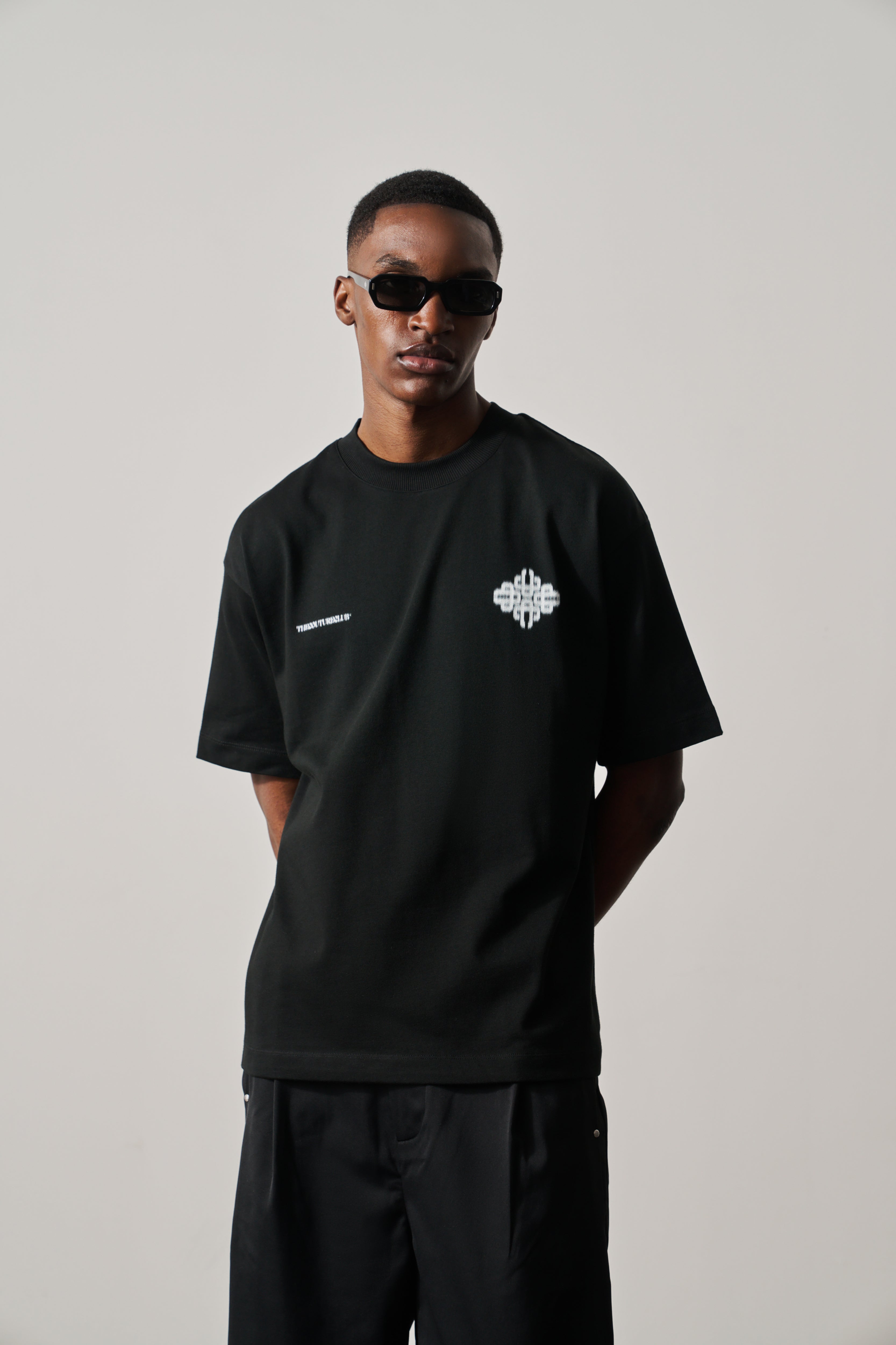 MOTION BLURRED EMBLEM T-SHIRT - BLACK