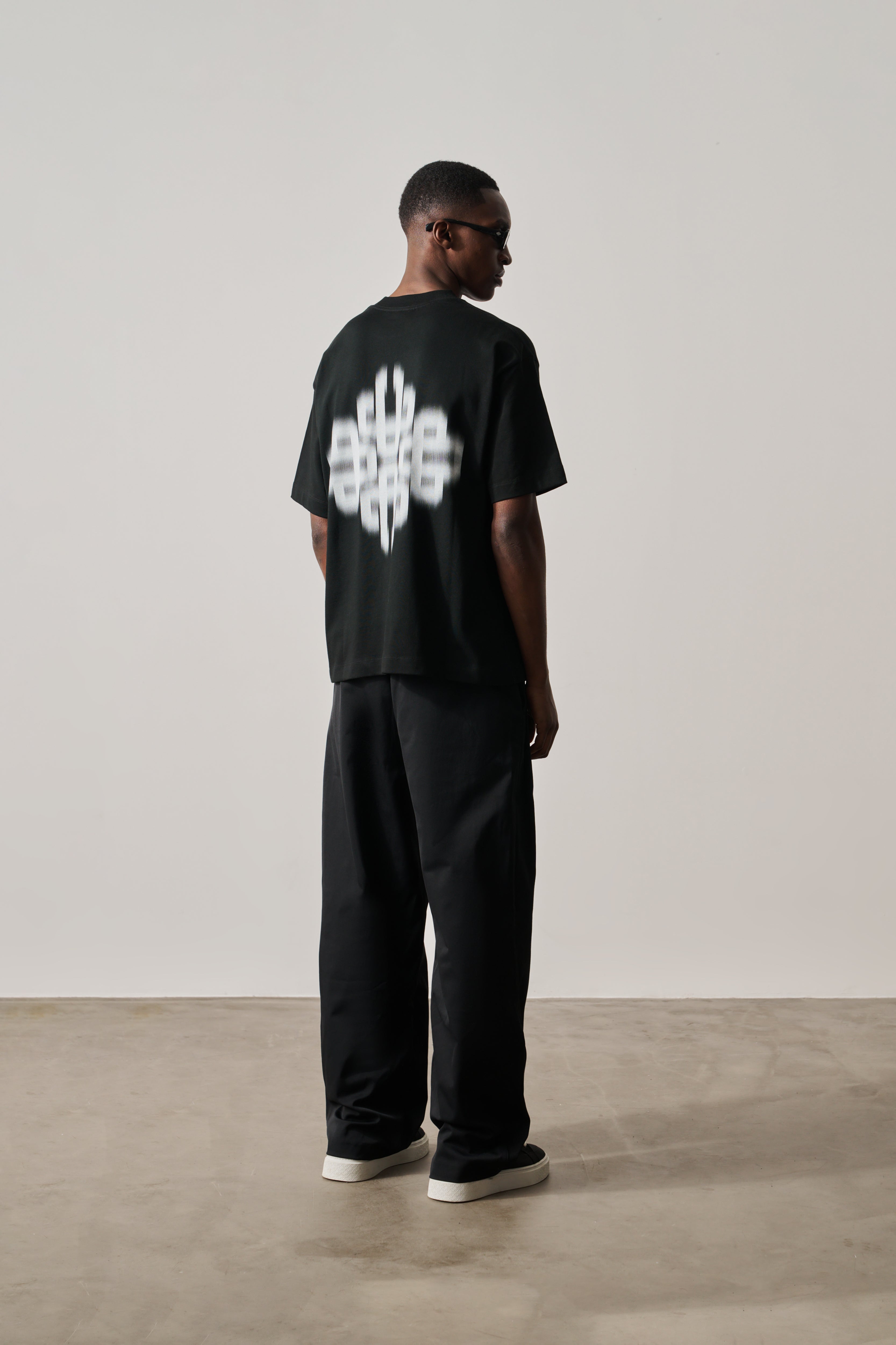 MOTION BLURRED EMBLEM T-SHIRT - BLACK