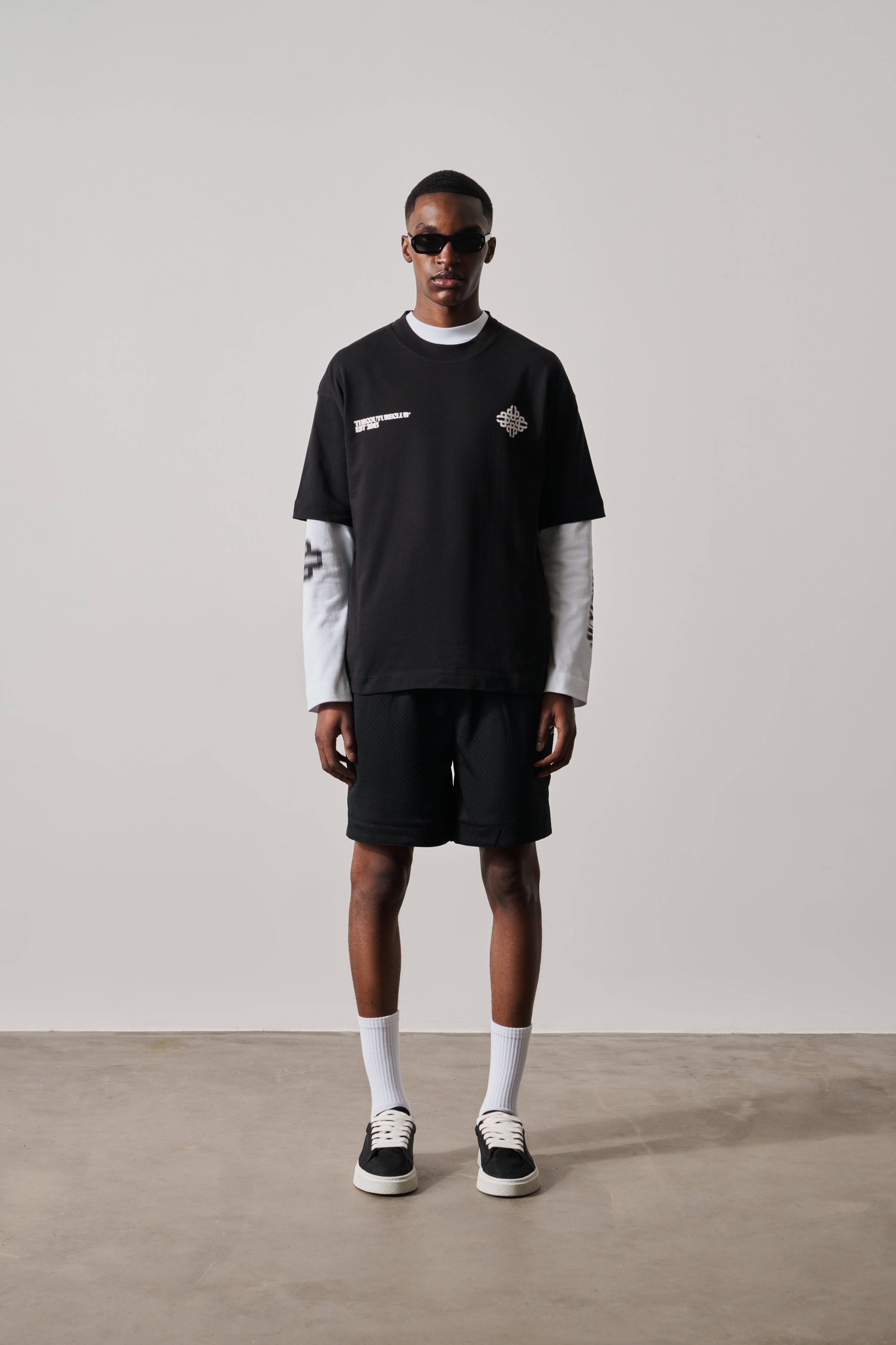 BLURRED GRAPHIC EMBLEM T-SHIRT - BLACK