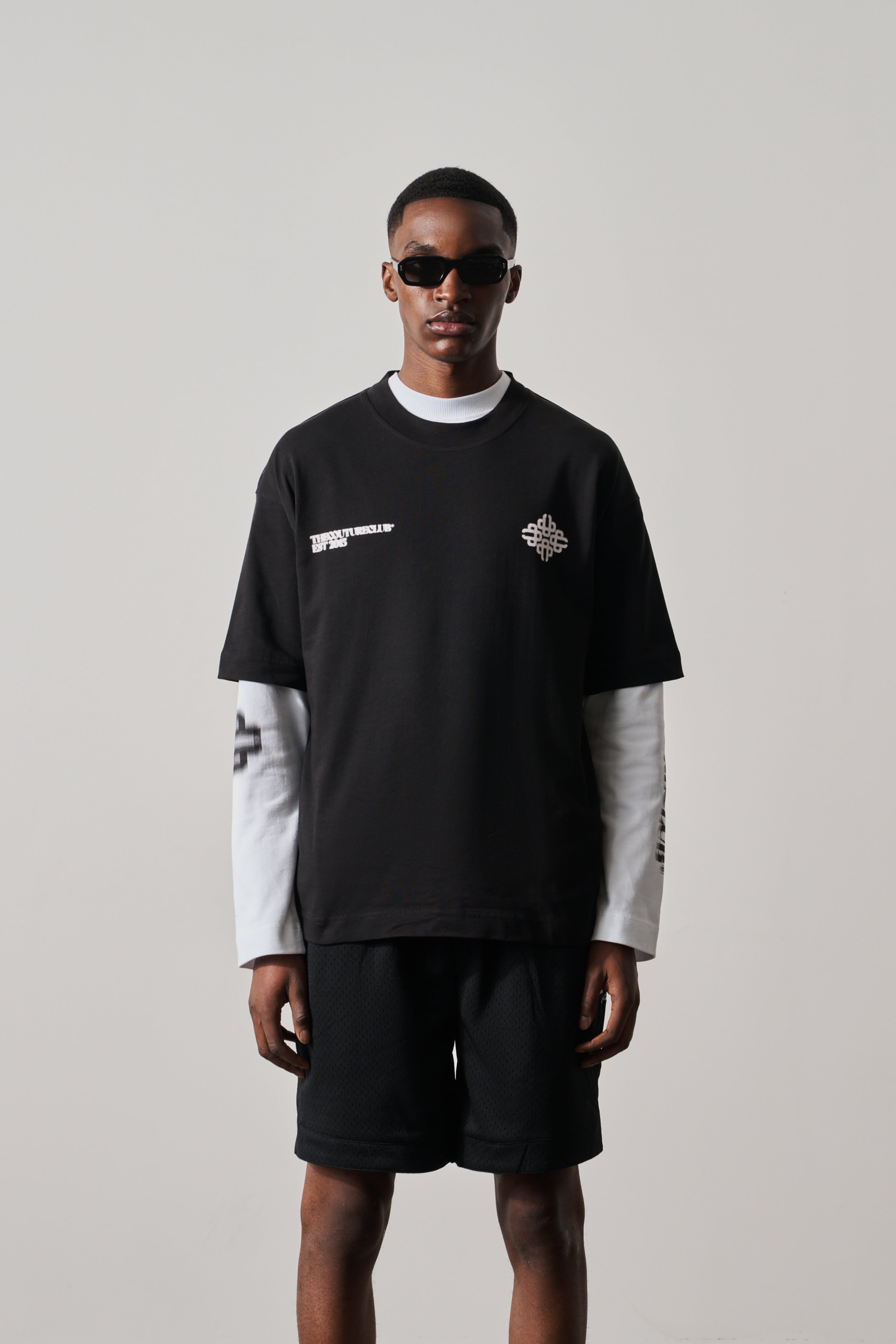 BLURRED GRAPHIC EMBLEM T-SHIRT - BLACK