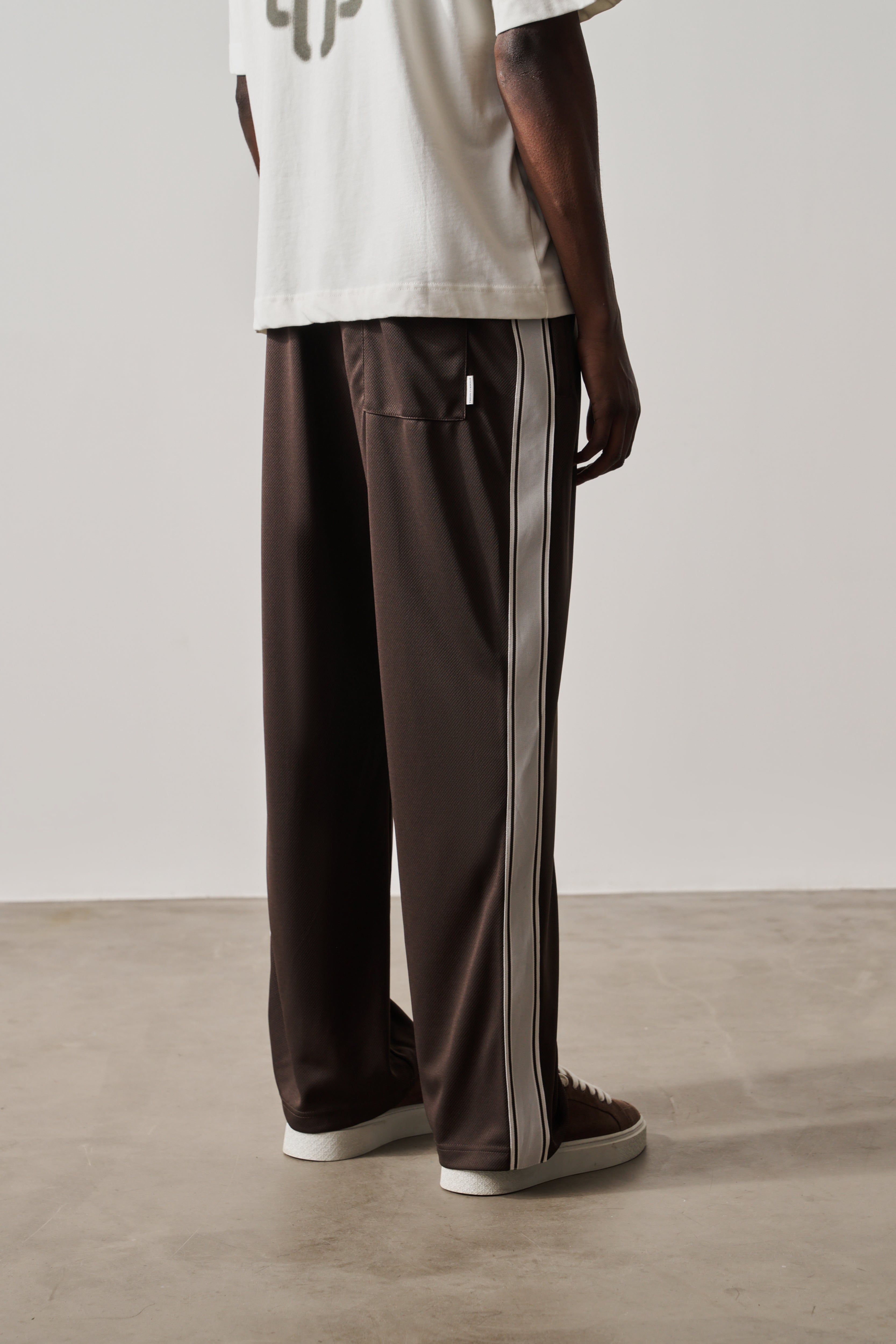 TAPE MESH JOGGER - BROWN