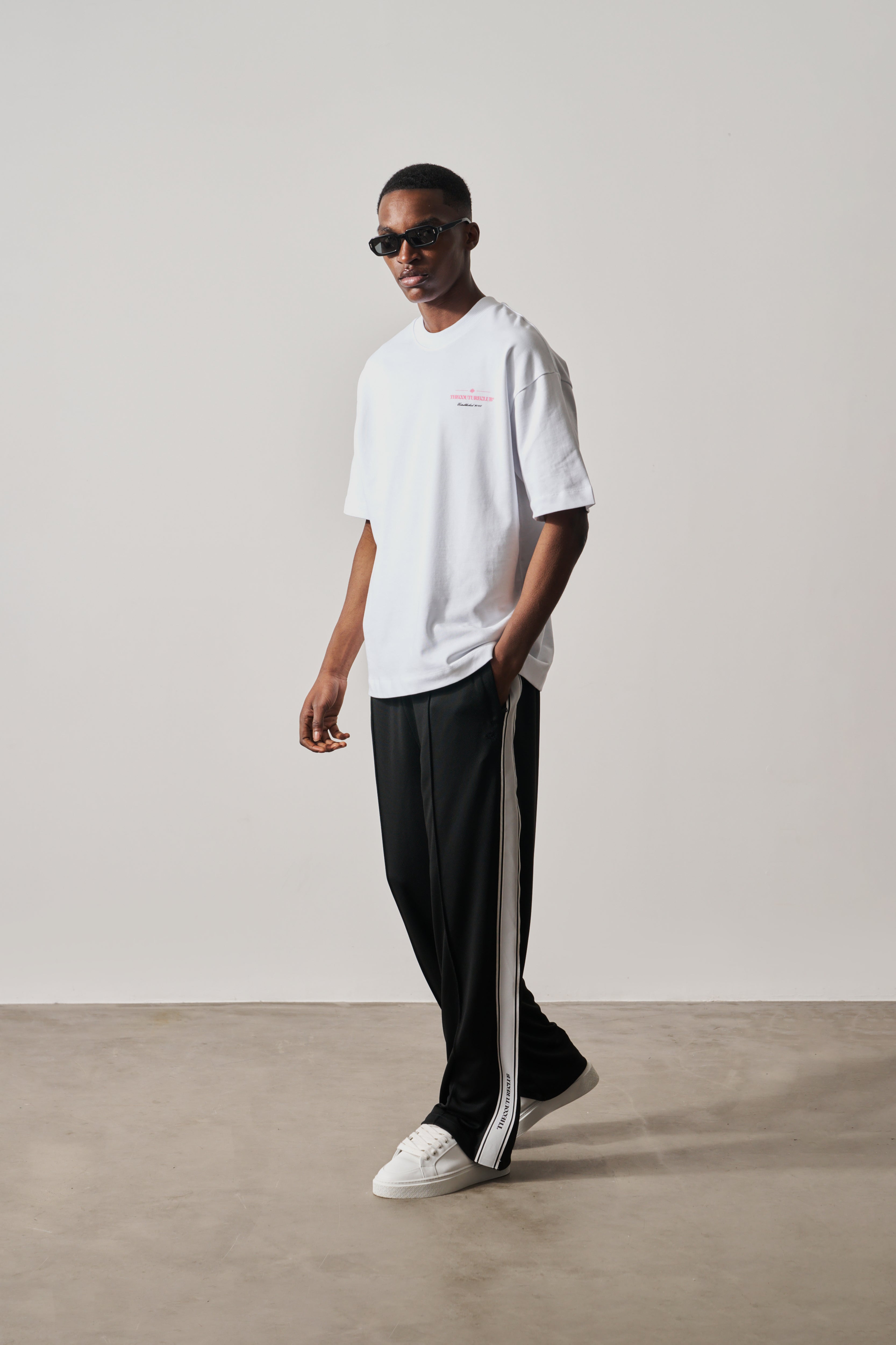TAPE MESH JOGGER - BLACK