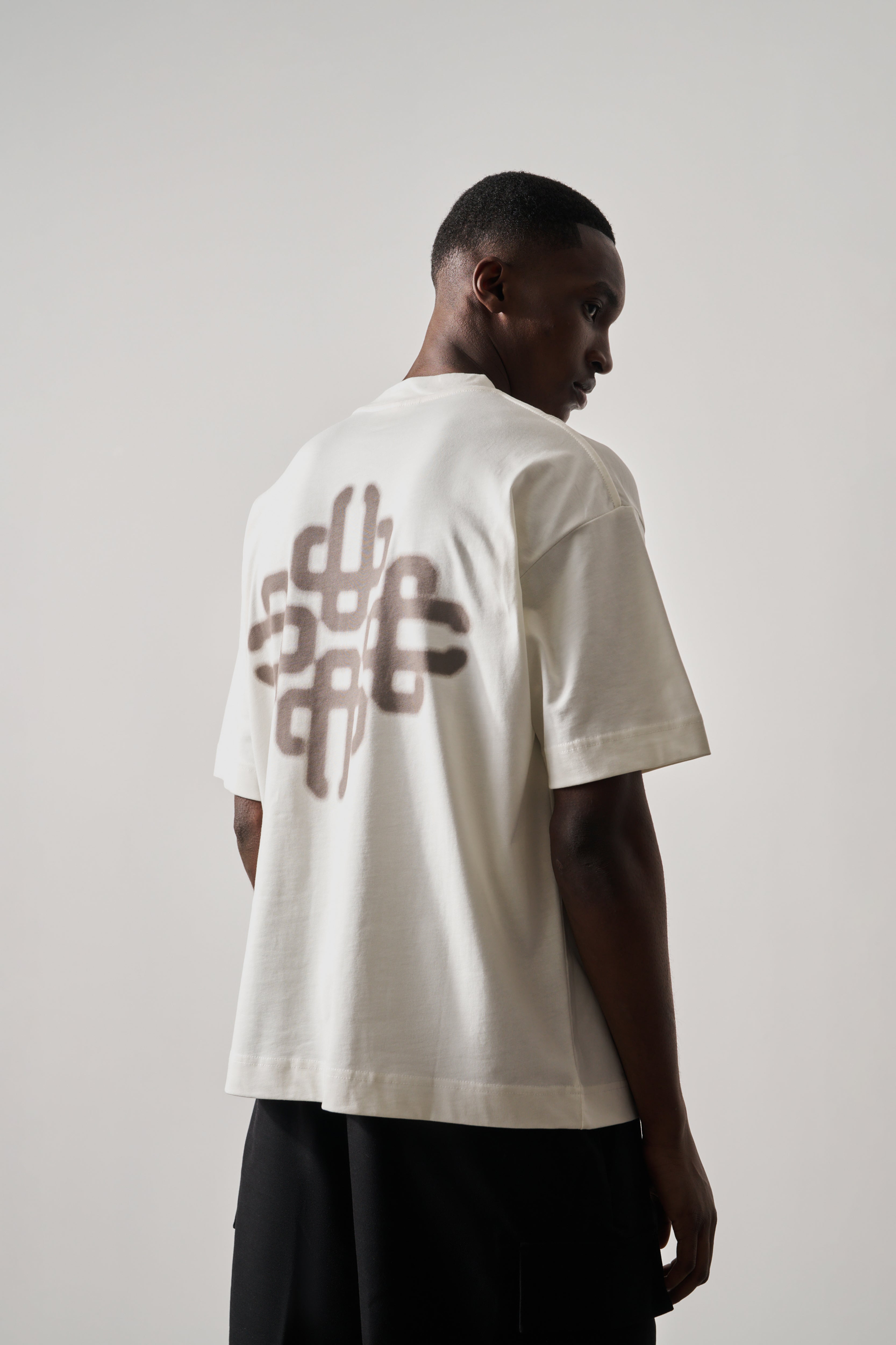 BLURRED GRAPHIC EMBLEM T-SHIRT - OFF WHITE