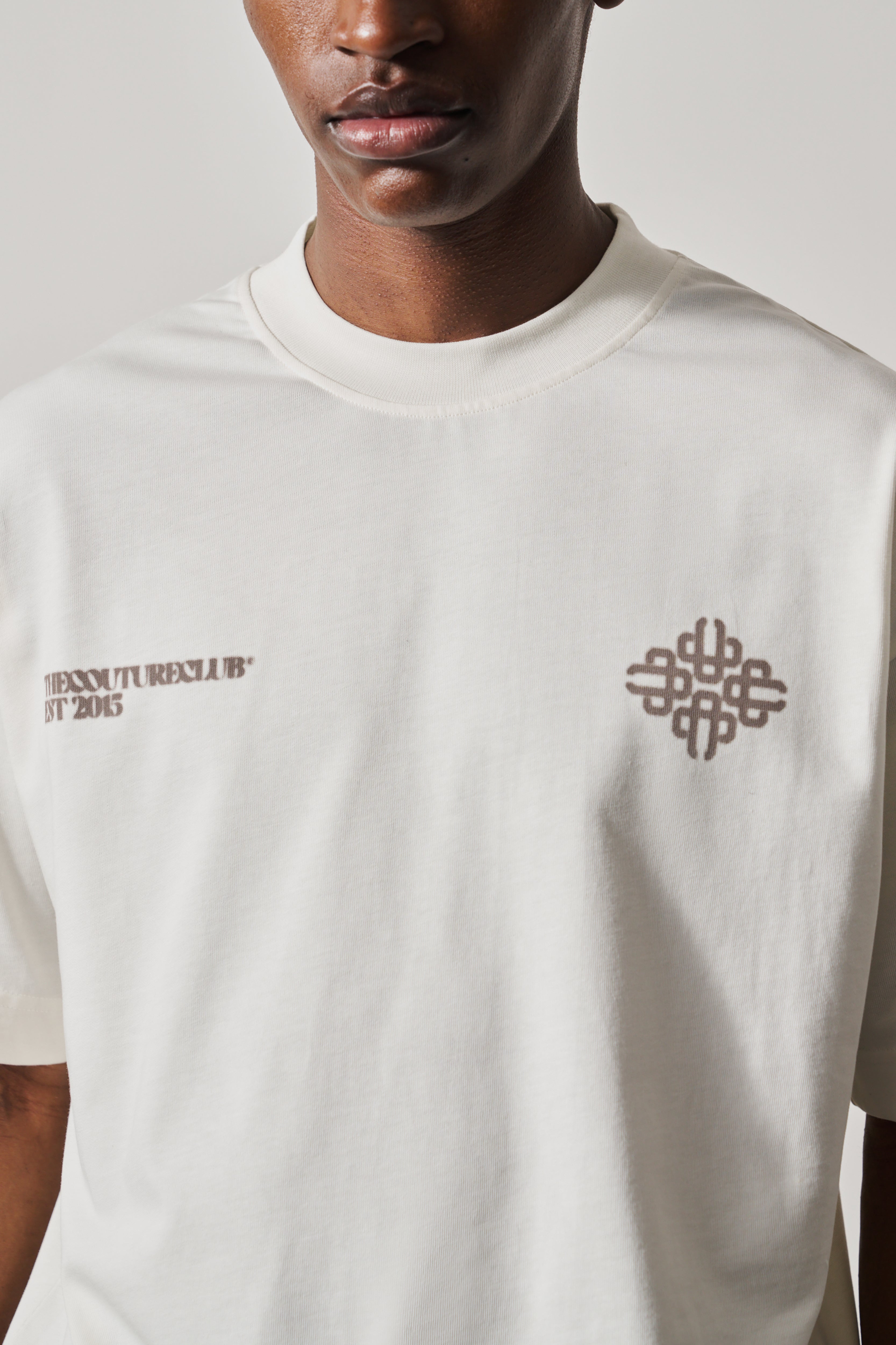 BLURRED GRAPHIC EMBLEM T-SHIRT - OFF WHITE