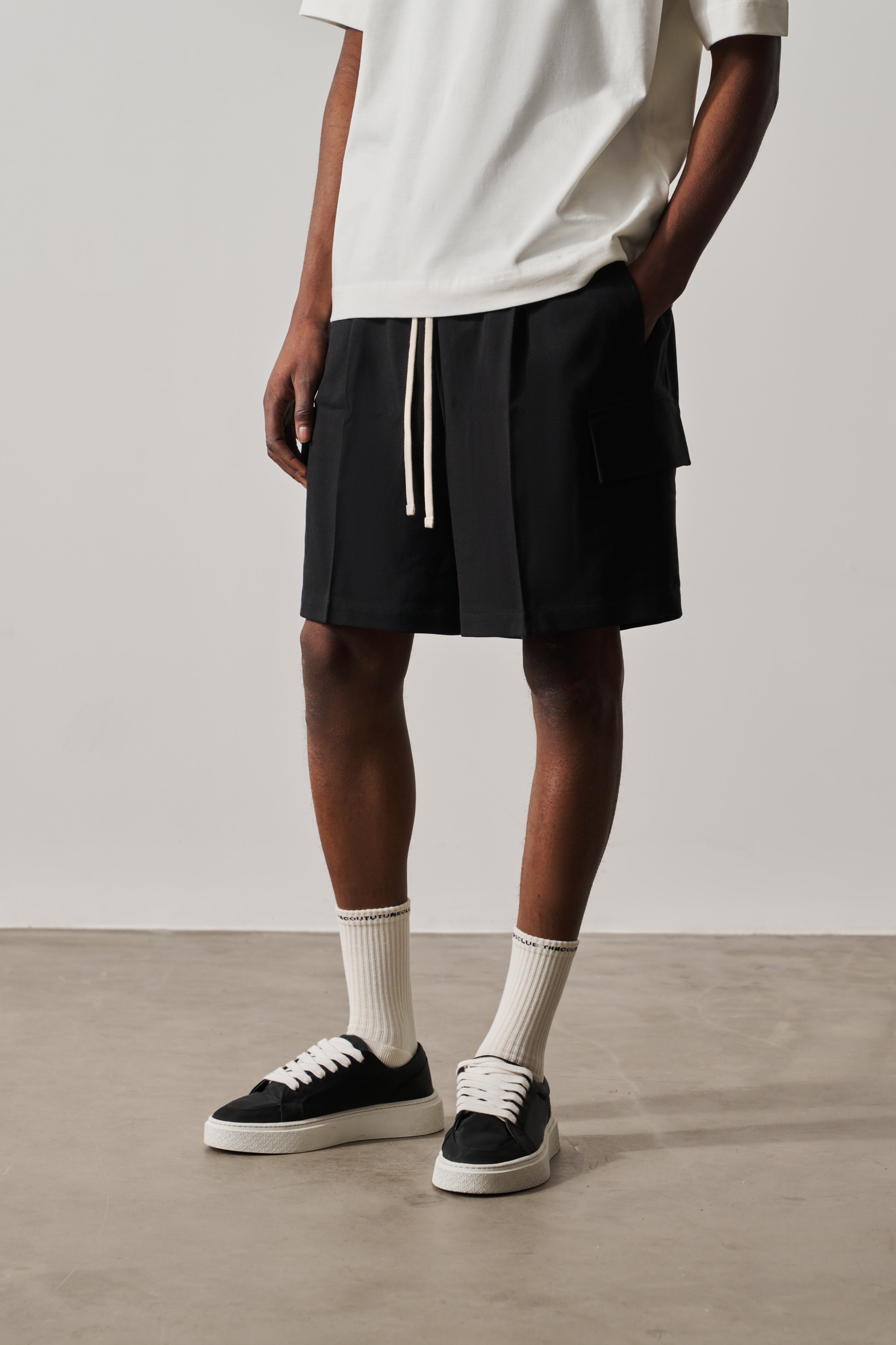 WIDE LEG SIDE POCKET SHORTS - BLACK