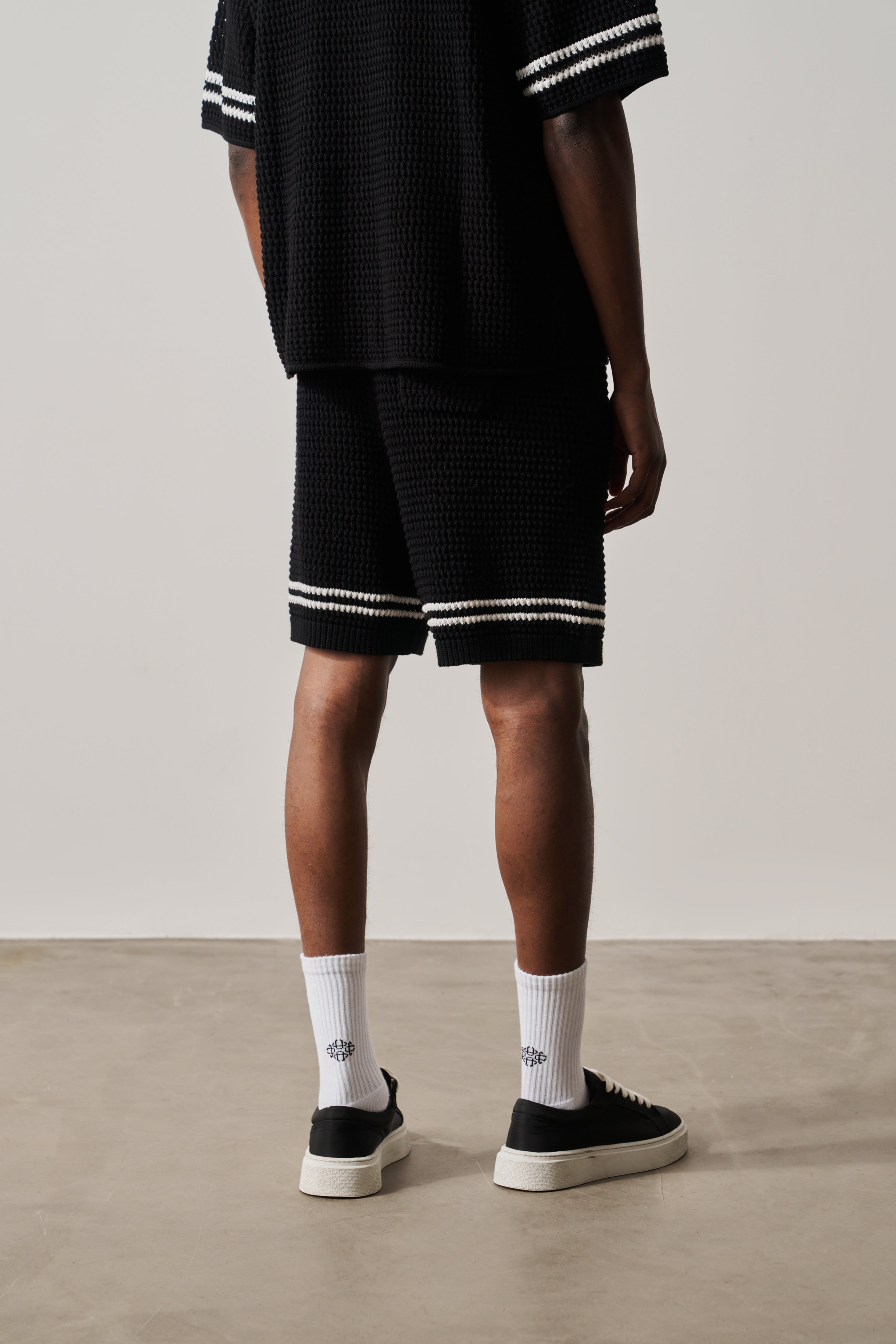 CROCHET KNITTED SHORTS - BLACK