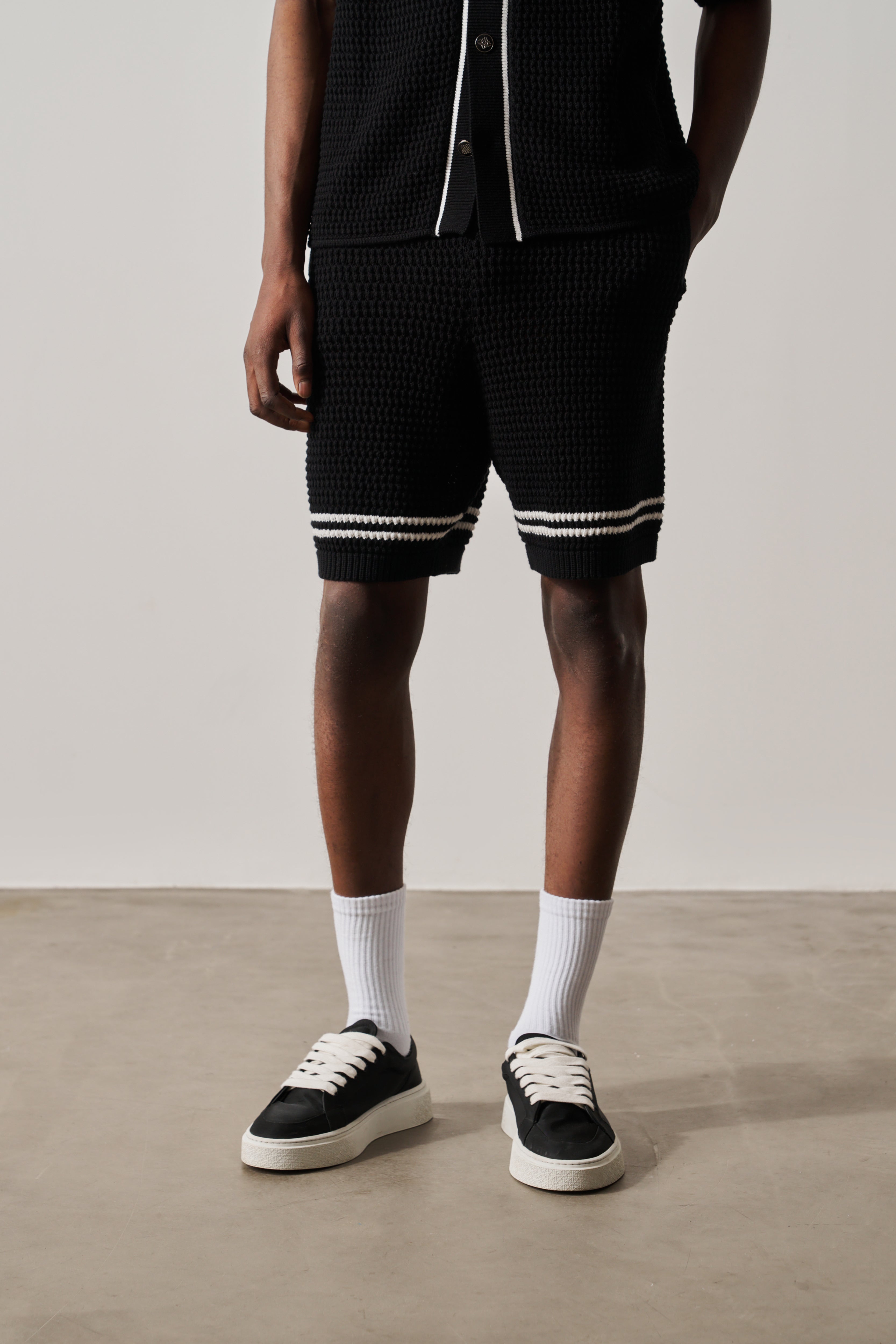 CROCHET KNITTED SHORTS - BLACK