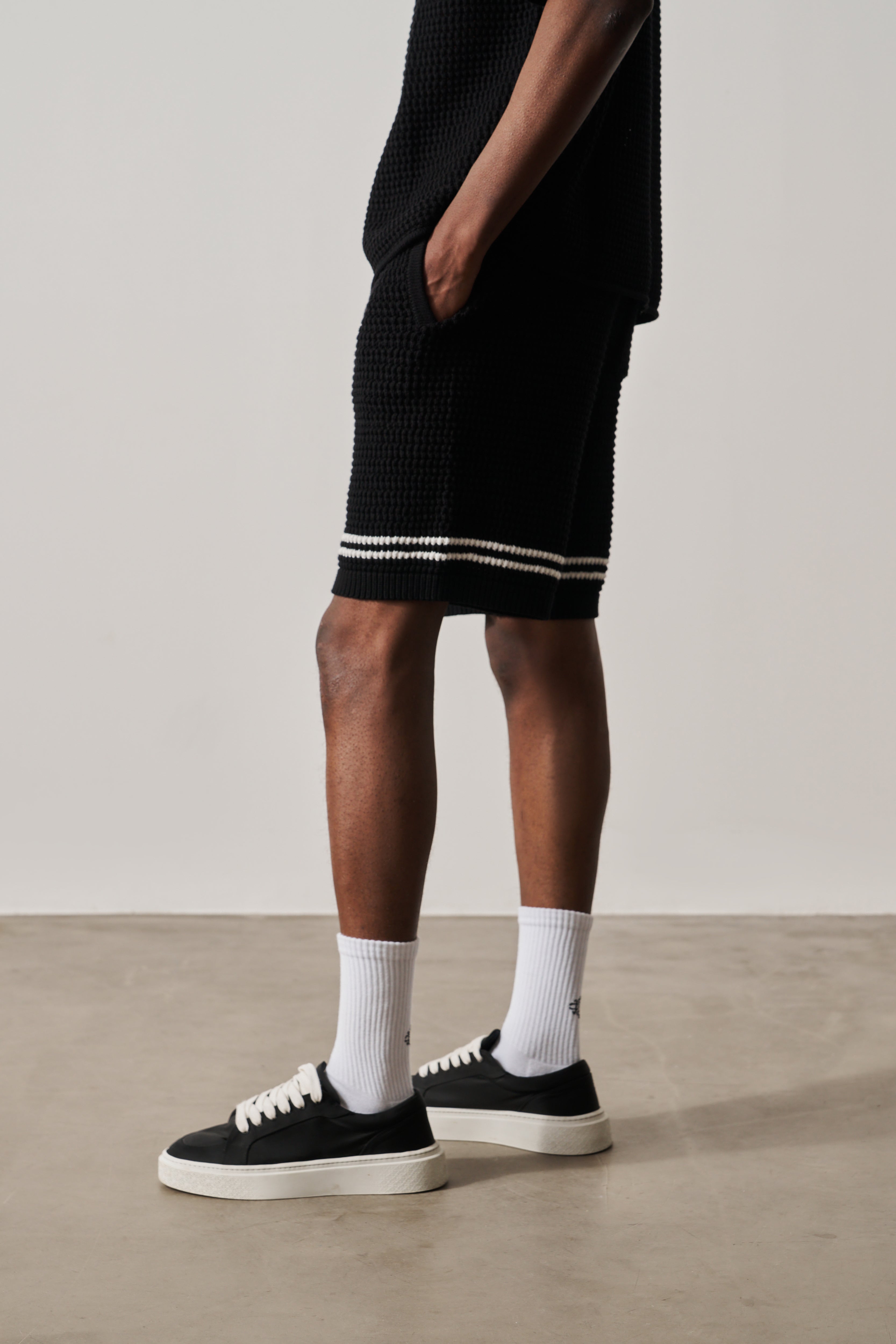 CROCHET KNITTED SHORTS - BLACK