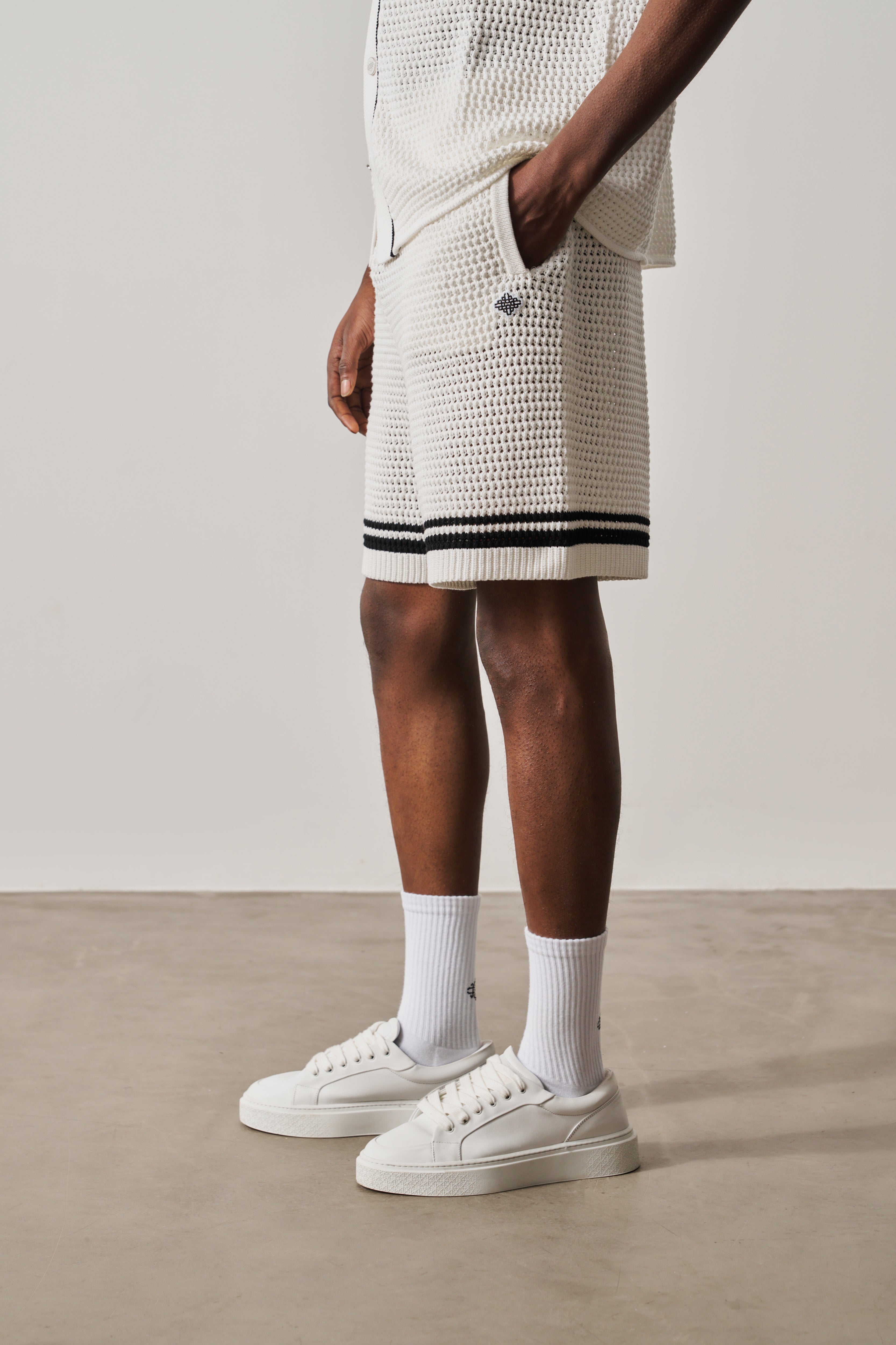 CROCHET KNITTED SHORTS - WHITE