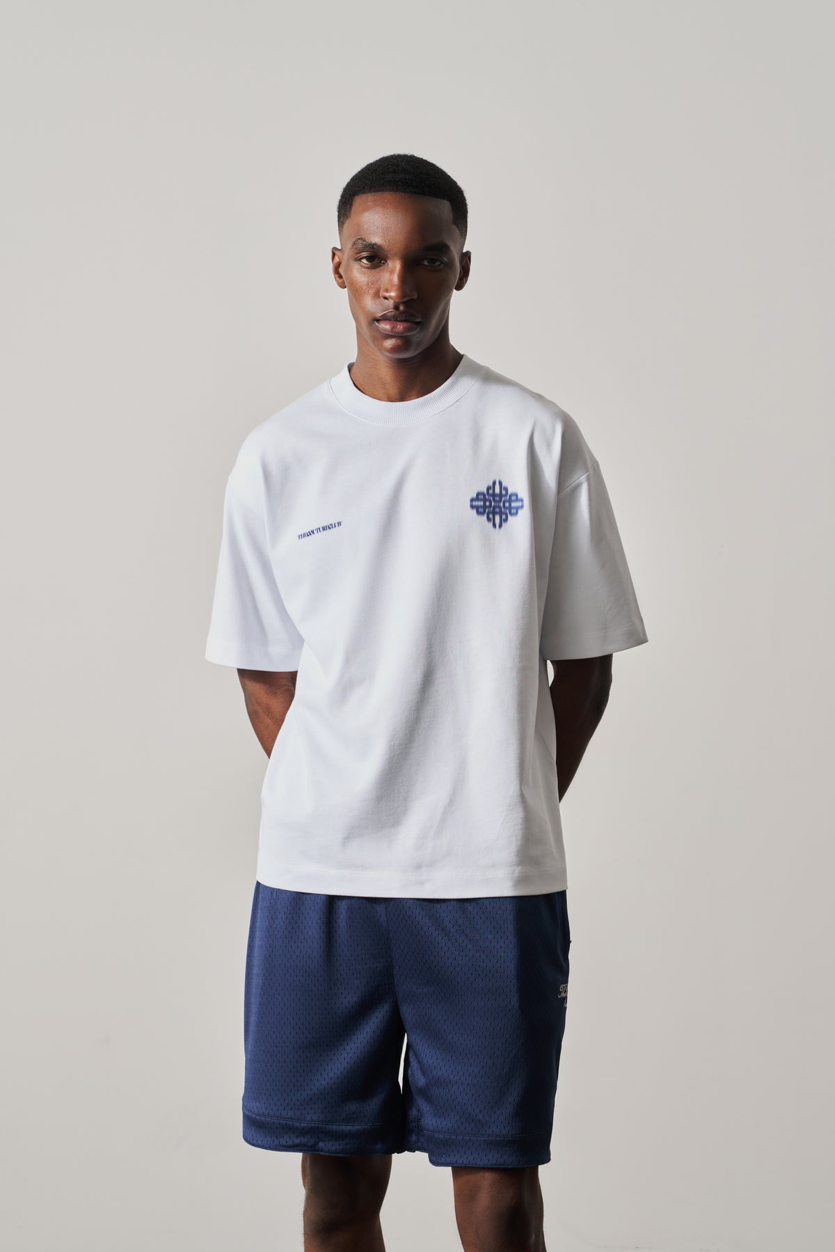 MOTION BLURRED EMBLEM T-SHIRT - NAVY
