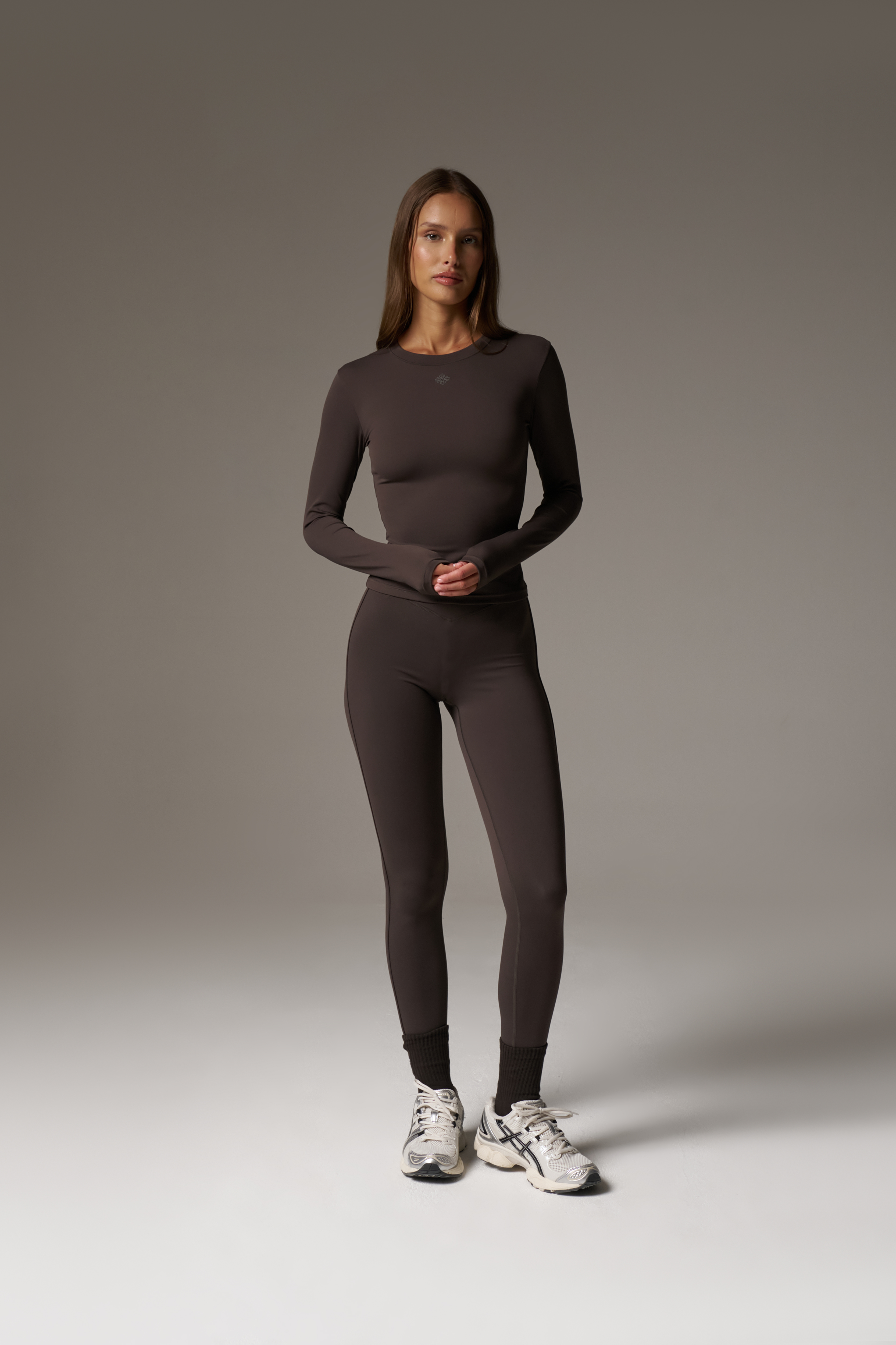 SCULPTING STRETCH LONG SLEEVE TOP - CHOCOLATE